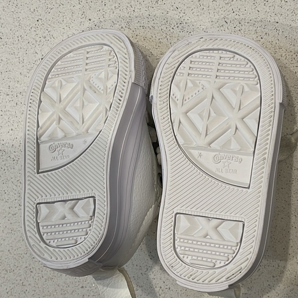 All Stars Converse White Baby Sneakers Size 2 - Picture 5 of 11